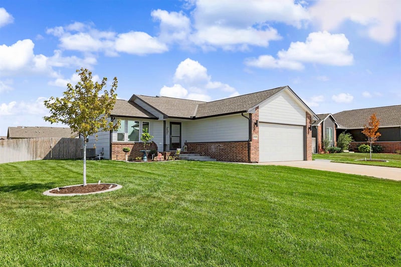 4368 N Rutgers Cir, Maize, KS 67101