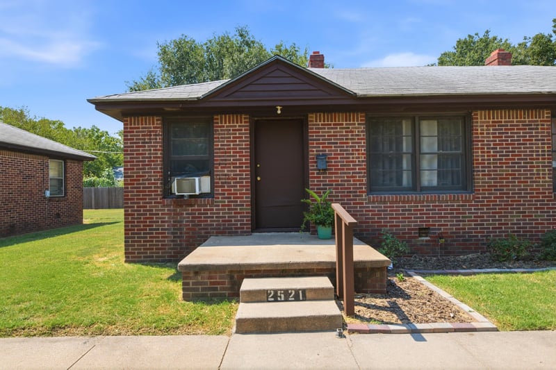 2525 S Ellis Ave, Wichita, KS 67216