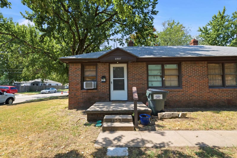 2555 S Ellis Ave, Wichita, KS 67216
