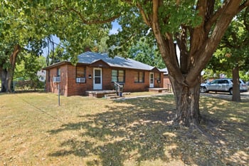2555 S Ellis Ave, Wichita, KS 67216