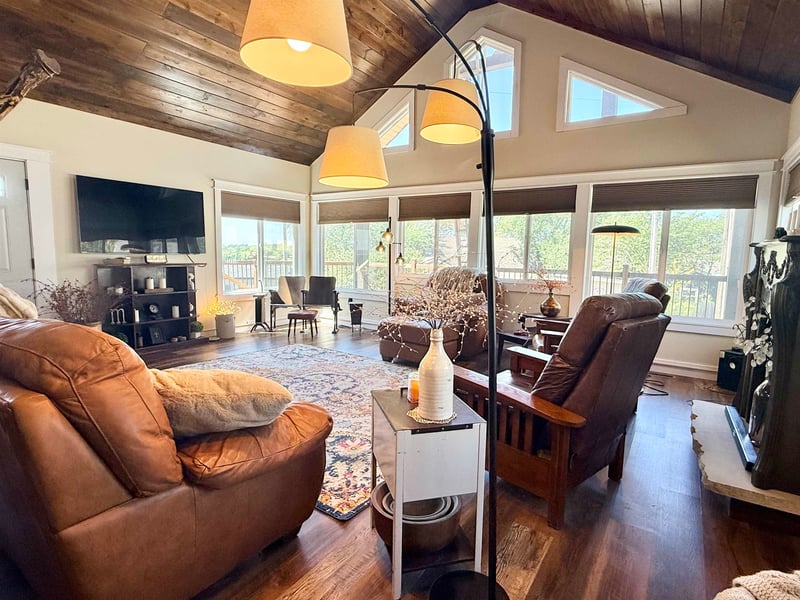 7 Rock Rd, Marion, KS 66861