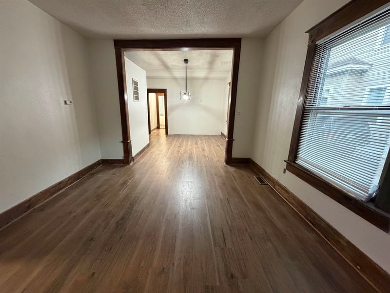 1424 S Main St, Wichita, KS 67213