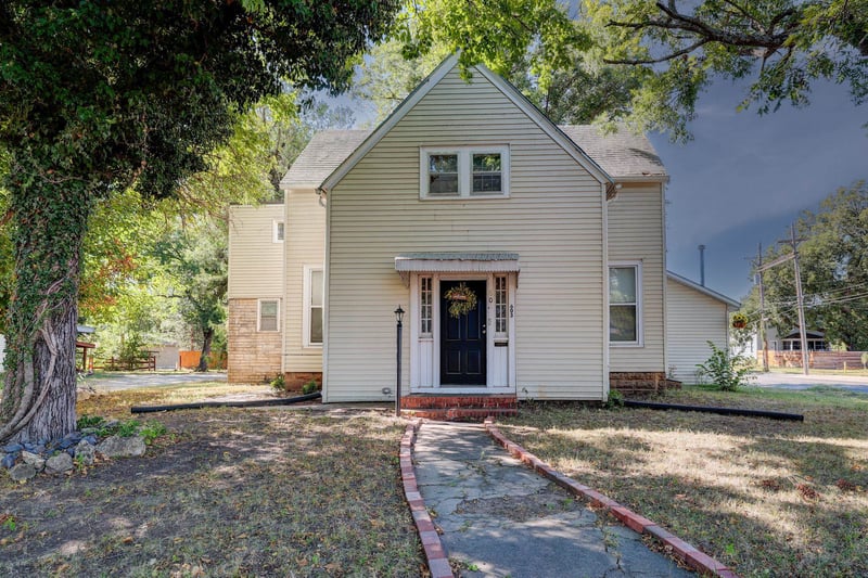 603 E 9th, Winfield, KS 67156