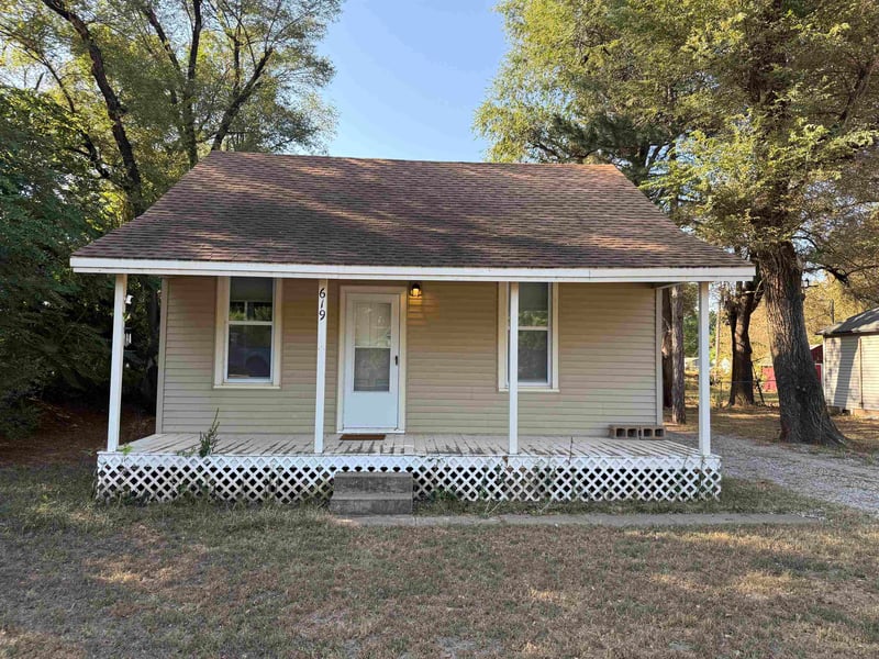 619 E C, Kingman, KS 67068