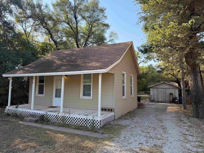 619 E C, Kingman, KS 67068