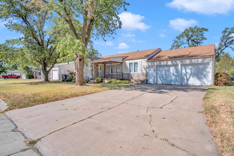 1101 Allison, Newton, KS 67114
