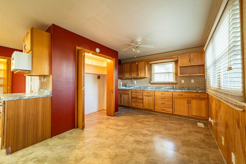 714 E 6th St, Concordia, KS 66901