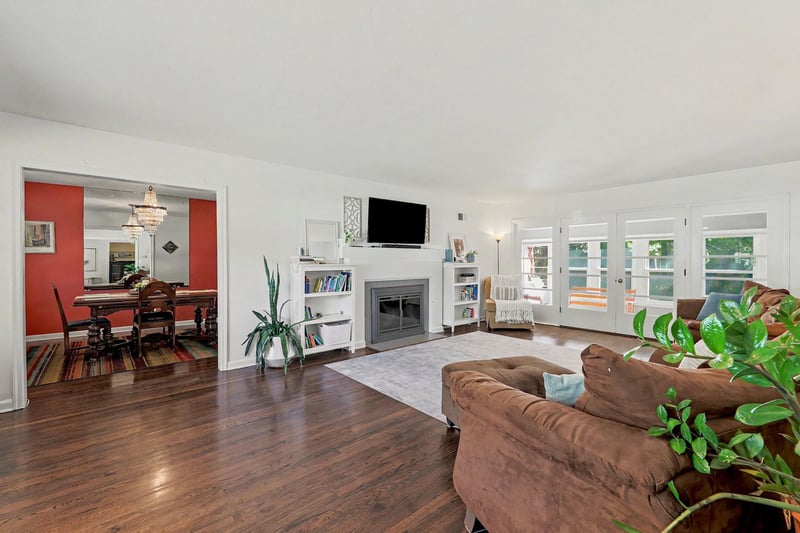 138 S Parkwood Ln, Wichita, KS 67218-1613