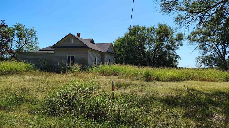 555 E 77th Ave North, Wellington, KS 67152