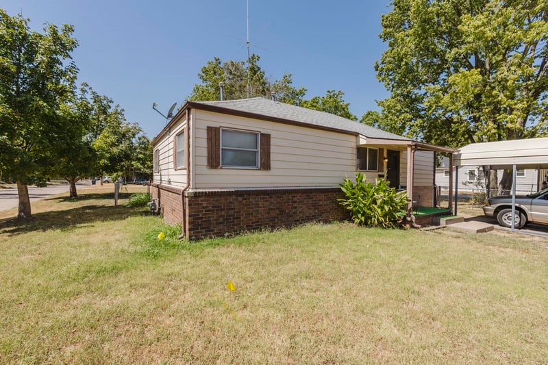 2057 S Santa Fe St, Wichita, KS 67211