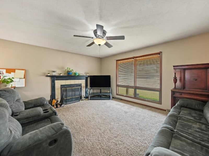 738 Mike Dr, Salina, KS 67401