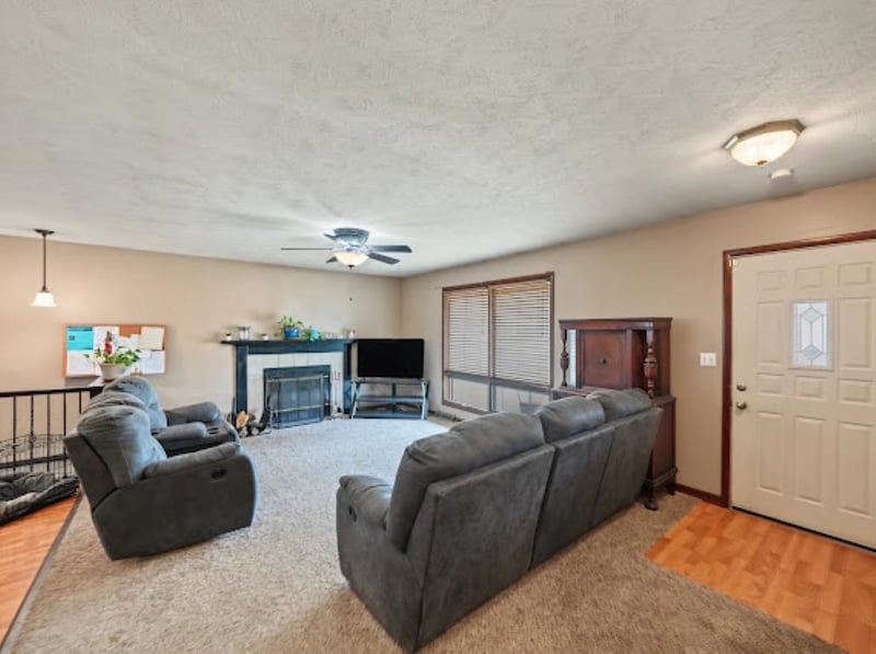 738 Mike Dr, Salina, KS 67401