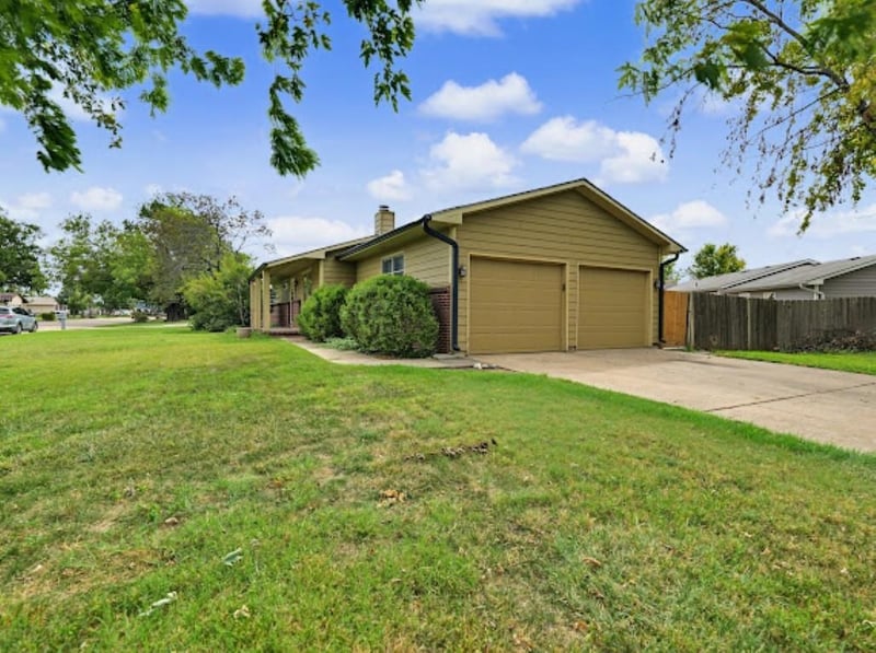 738 Mike Dr, Salina, KS 67401