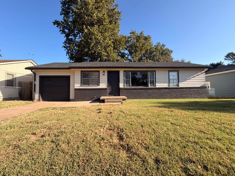 234 Stanley Dr, Arkansas City, KS 67005