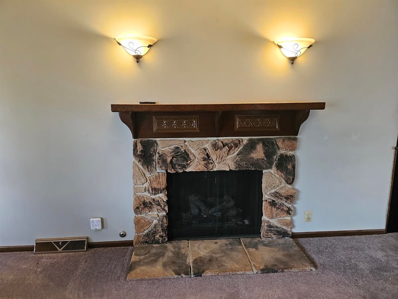 619 Berkshire Dr, Salina, KS 67401