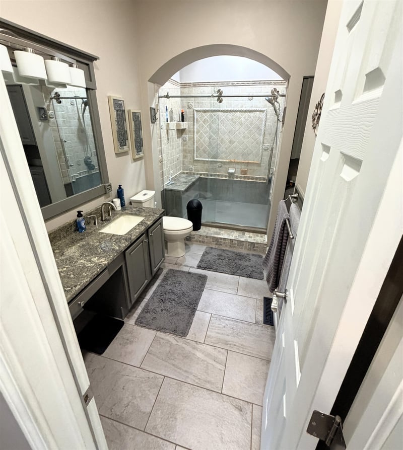2137 Columbine Ct, Salina, KS 67401