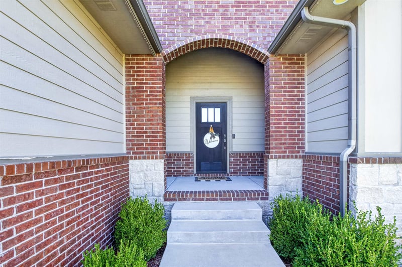 8320 W Kackley Ct, Wichita, KS 67205