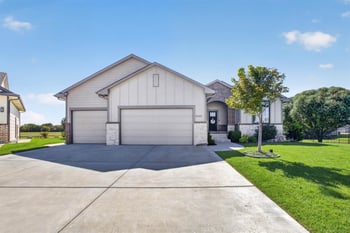 8320 W Kackley Ct, Wichita, KS 67205