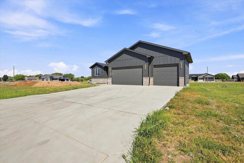 2904 E Sunnyslope St, Park City, KS 67219