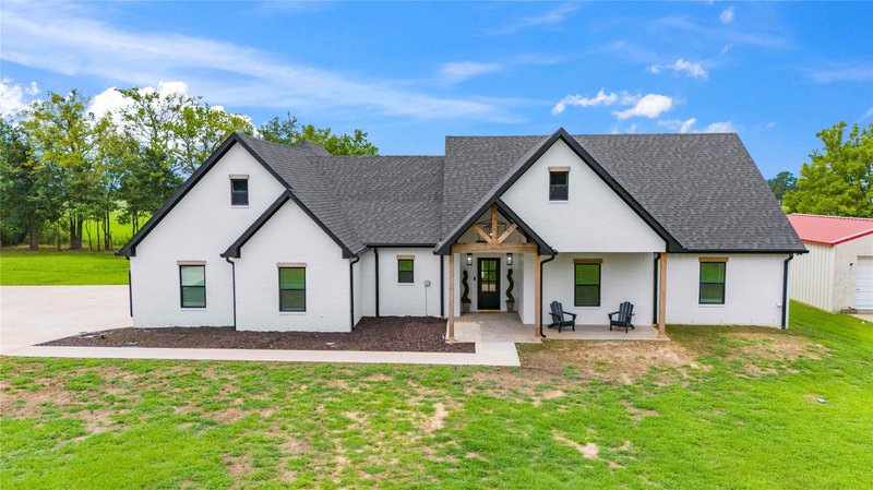 7 Silver Spur Dr, Mt Pleasant, TX 75455