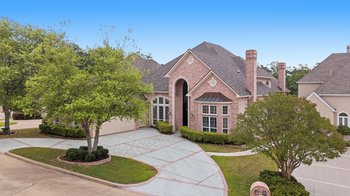 7050 Walden Dr, Tyler, TX 75703