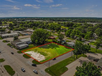 122 16th St, Mt Pleasant, TX 75455