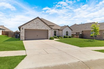 915 Timber Ridge Dr, Justin, TX 76247