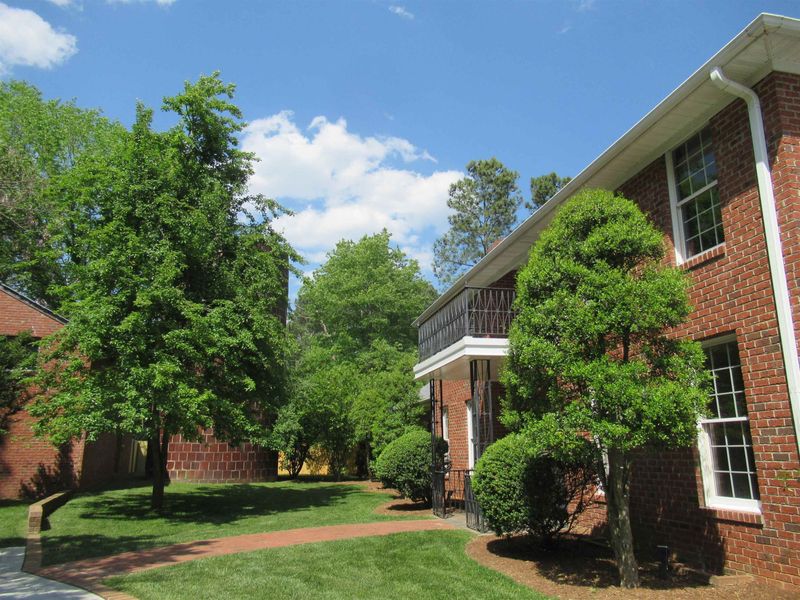101 Silo Dr, Chapel Hill, NC 27514