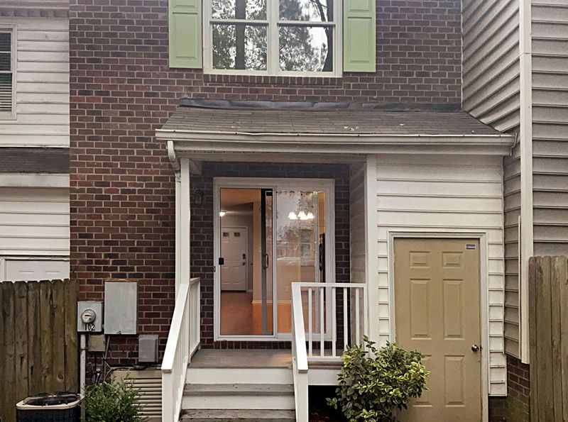 102 Westover Ct, Chapel Hill, NC 27514