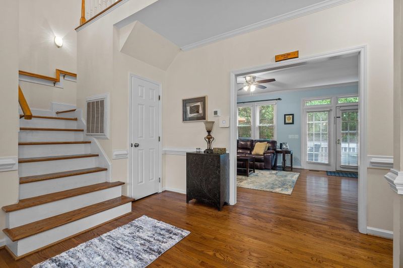 105 Larkspur Ln, Cary, NC 27513