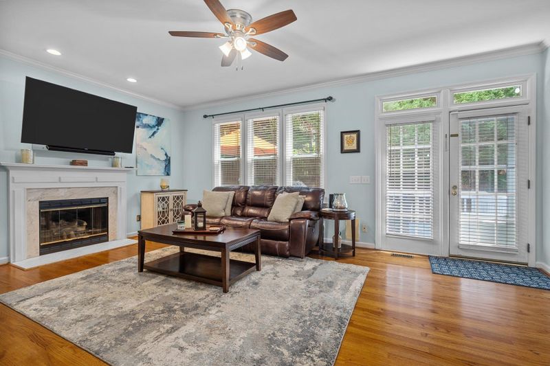 105 Larkspur Ln, Cary, NC 27513