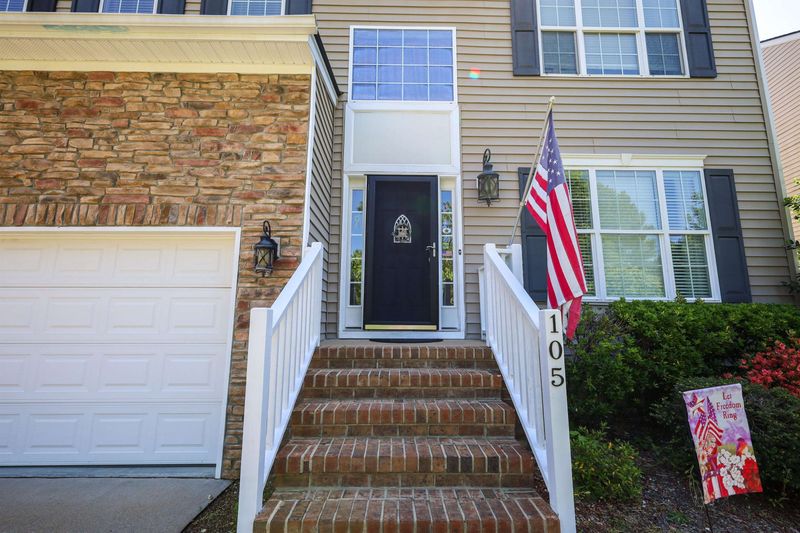 105 Rivendell Dr, Holly Springs, NC 27540