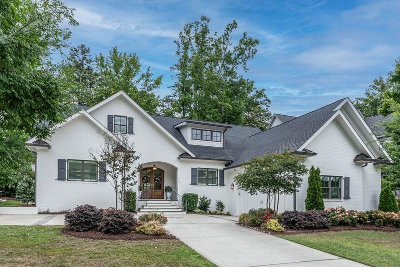 118 Lake Boone Trl, Raleigh, NC 27608