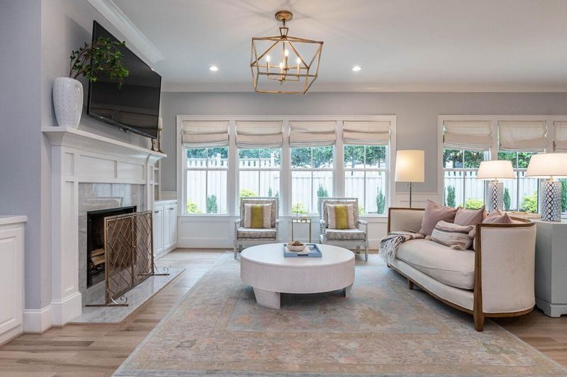 118 Lake Boone Trl, Raleigh, NC 27608