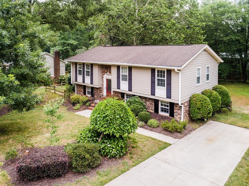 1210 Boxwood Ln, Apex, NC 27502