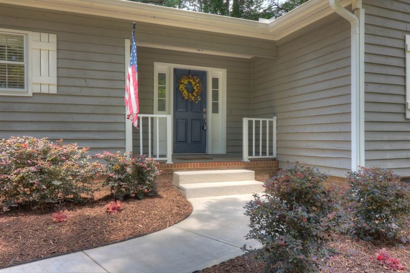 122 Loch Lomond Cir, Cary, NC 27511