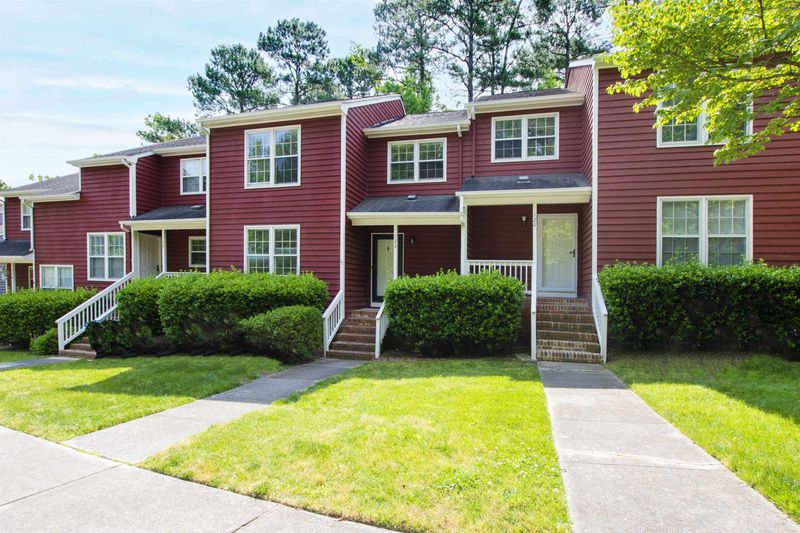 122 Timber Ridge Dr, Durham, NC 27713