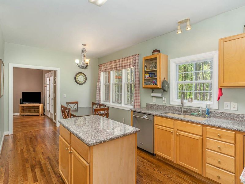 125 Victoria Dr, Pittsboro, NC 27312