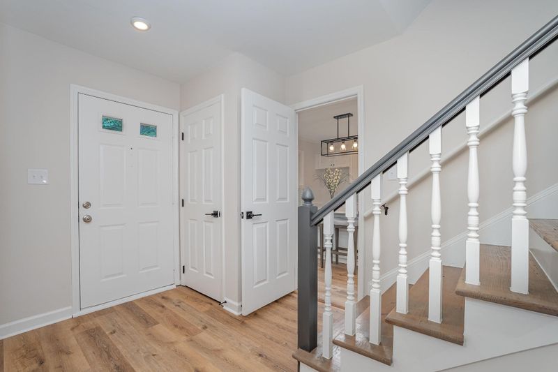 1516 Woodcroft Dr, Raleigh, NC 27609