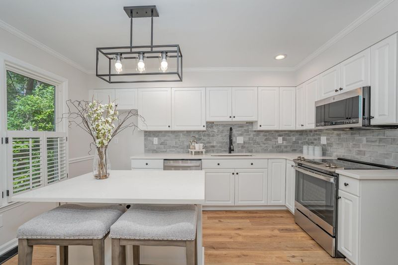 1516 Woodcroft Dr, Raleigh, NC 27609