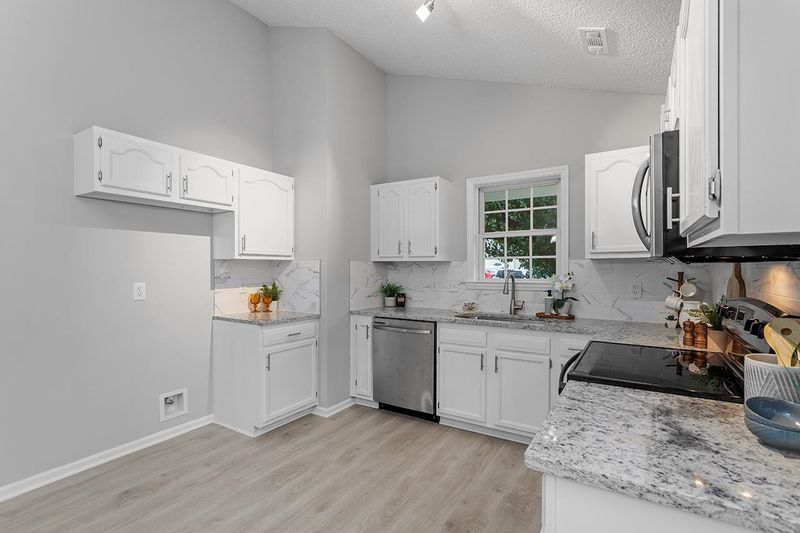 1745 Farningham Ln, Burlington, NC 27215