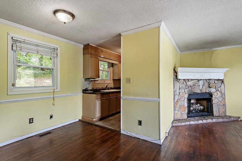 1917 Southgate Dr, Raleigh, NC 27610