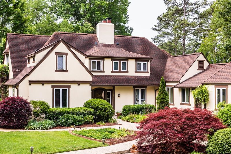 2 Buttons Rd, Chapel Hill, NC 27514