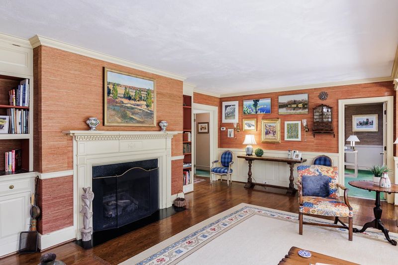 2 Buttons Rd, Chapel Hill, NC 27514