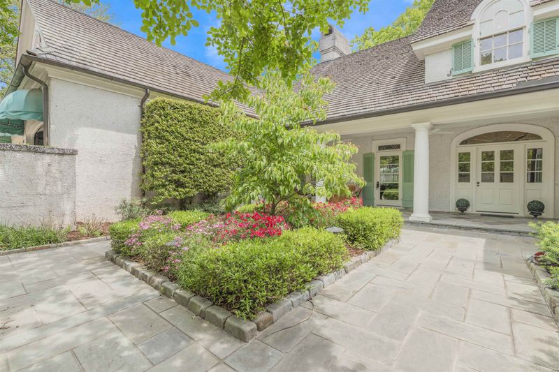200 Edinburgh Dr #B, Cary, NC 27511