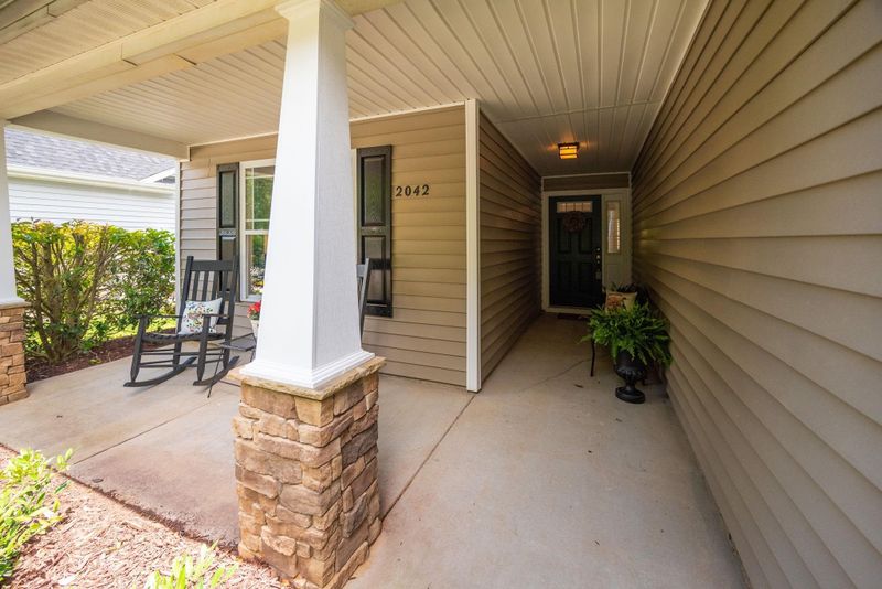 2042 Woodwater Dr, Fuquay Varina, NC 27526