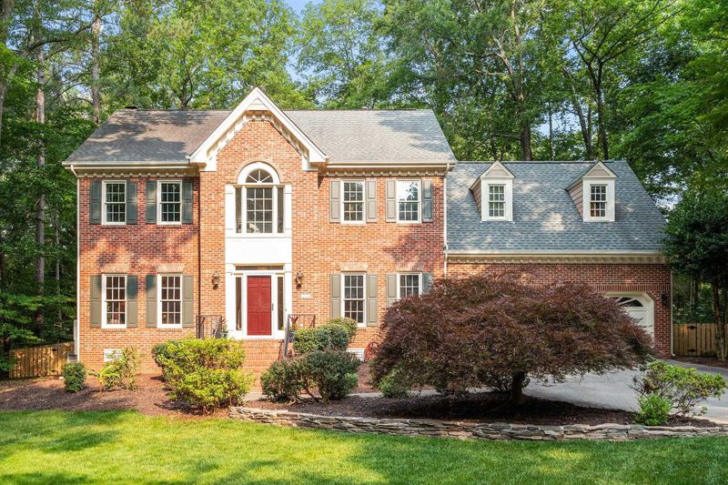 210 Stoneleigh Dr, Cary, NC 27511