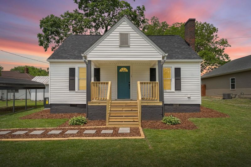 211 St John St, Burlington, NC 27217