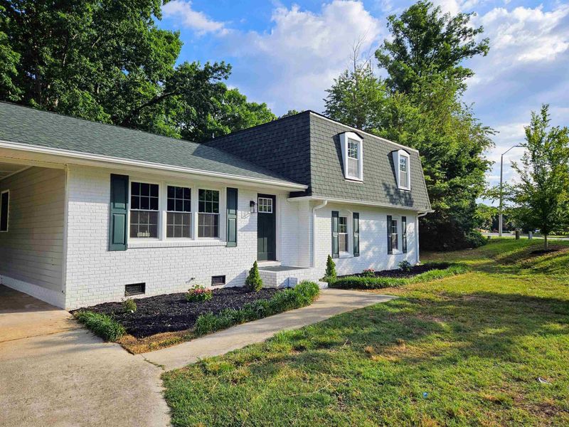 213 N Trail Dr, Raleigh, NC 27615