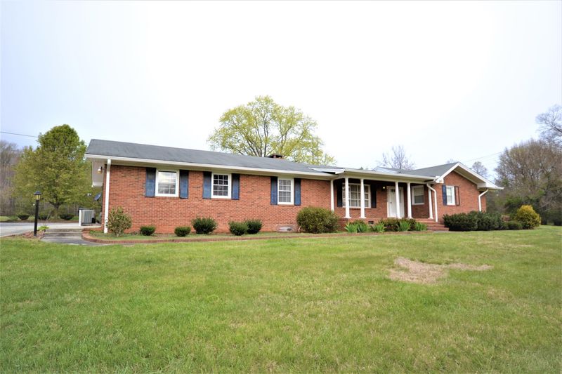2219 Sunset Hills Rd, Burlington, NC 27215
